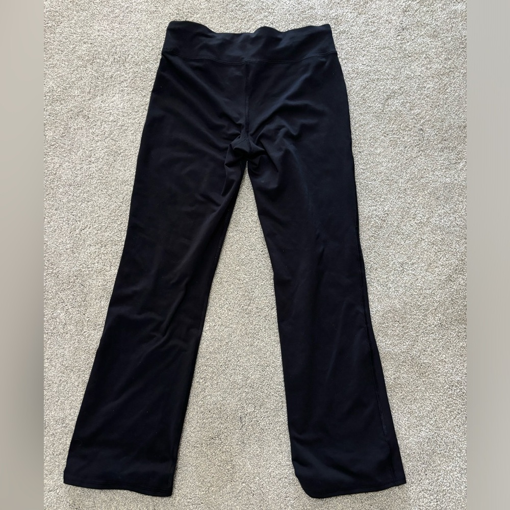 Black yoga pants